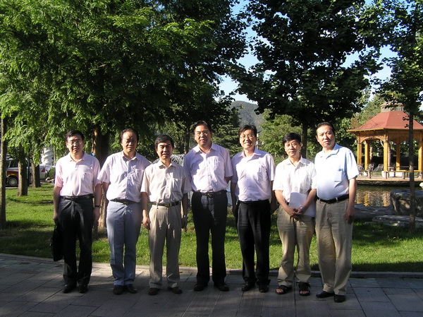 我校申报教育博士专业学位答辩工作人员合影